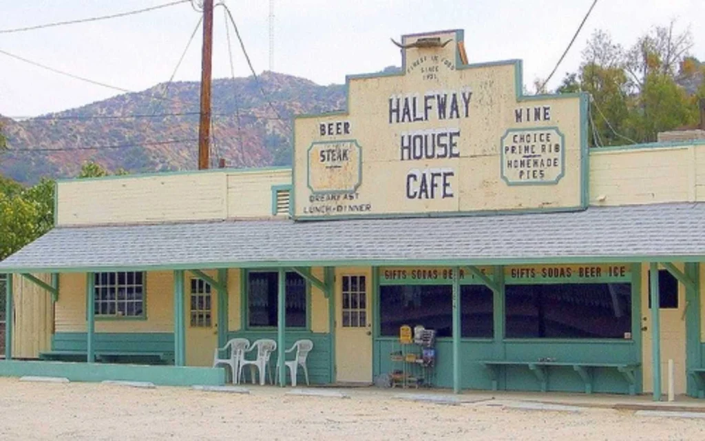 Heartbreak Ridge Filming Locations, Halfway House Cafe - 15564 Sierra Highway - Santa Clarita, California, USA (Image Credit_ Wikimapia)