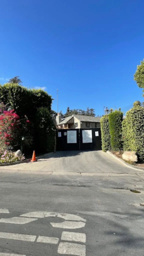 Once Upon a Time in Hollywood Filming Locations, Playboy Mansion - 10236 Charing Cross Road, Holmby Hills, Los Angeles, California, USA (Image Credit_ Google.com)
