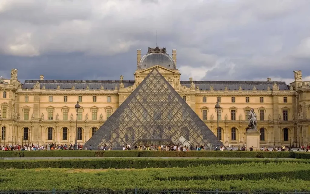 Red Notice Filming Locations, Louvre Museum, Paris, France