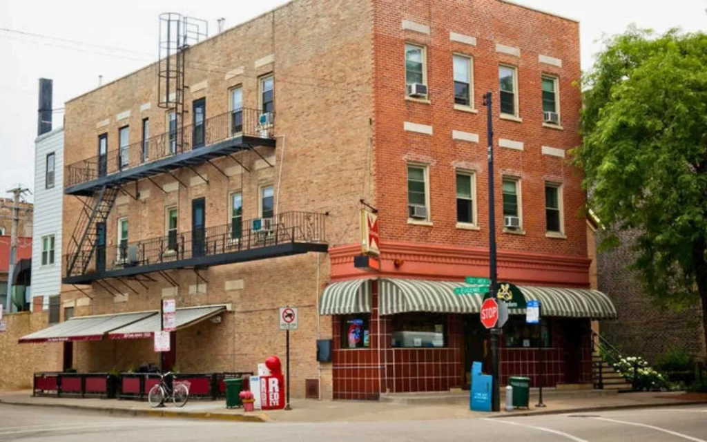 The Dark Knight Filming Locations, Twin Anchors Restaurant & Tavern - 1655 N. Sedgwick Street, Lincoln Park, Chicago
