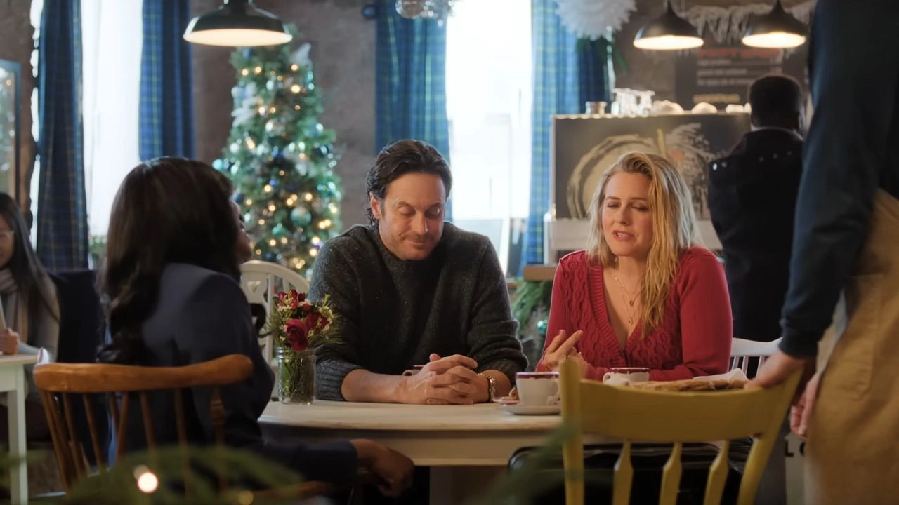A Merry Little Ex-Mas Filming Locations (2025) 8 Alicia Silverstone and Oliver Hudson in A Merry Little Ex-Mas (2025)