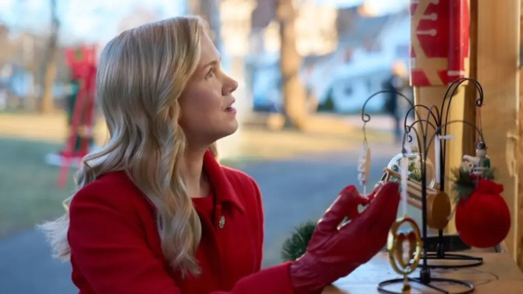 Ginna Claire Mason in A Newport Christmas (2025)
