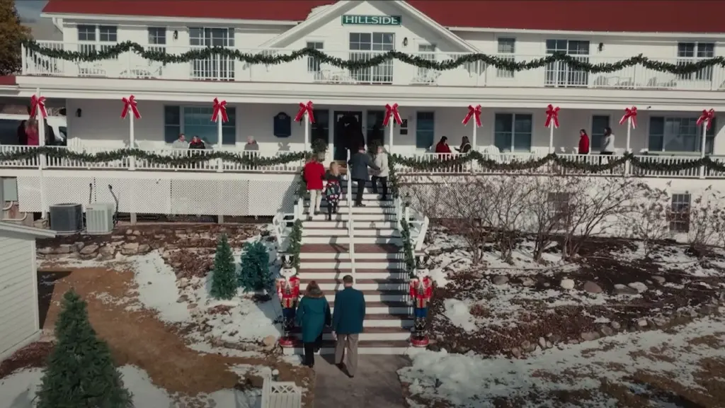 Hillside Waterfront Hotel Close front view Featured in A Cherry Pie Christmas