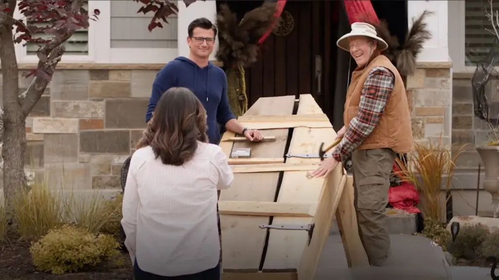 Haul Out the Halloween Filming Locations (2025) 4 Lacey Chabert, Stephen Tobolowsky and Wes Brown in Haul Out the Halloween (2025)