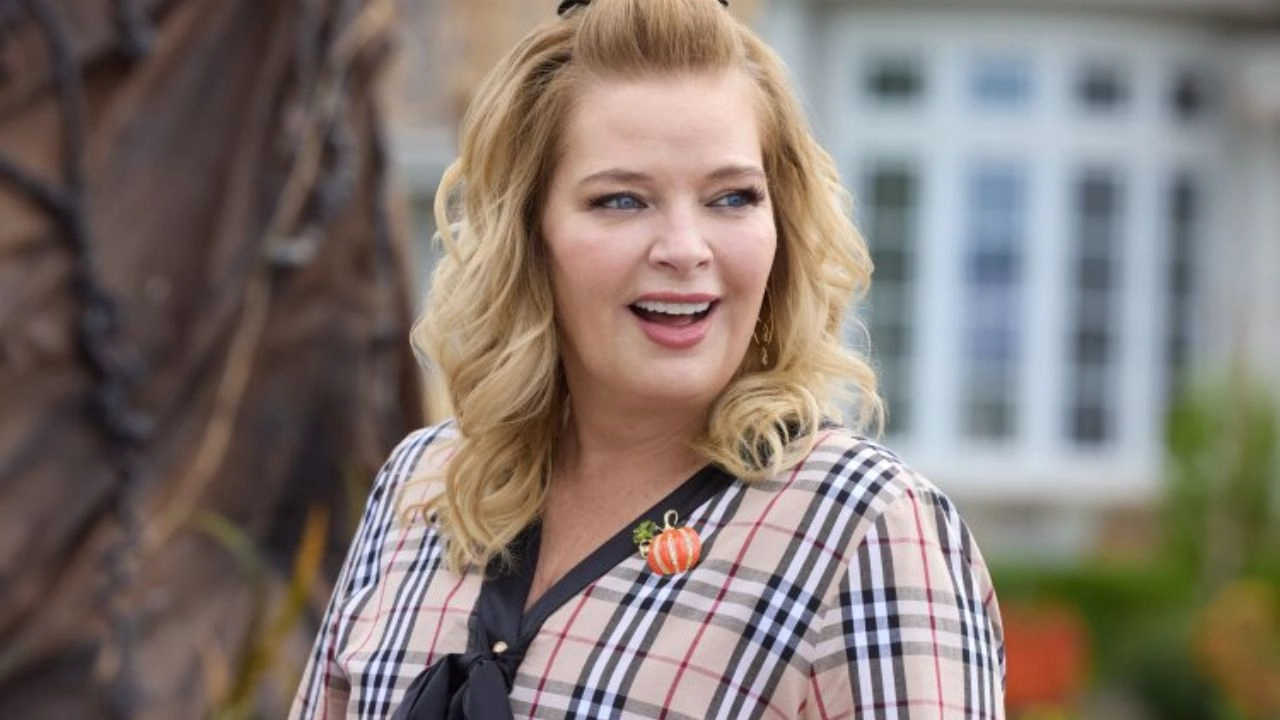 Melissa Peterman in Haul Out the Halloween (2025)