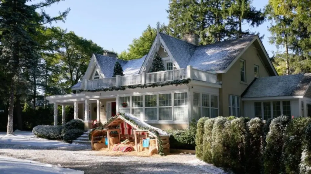 A House in Brantford, Ontario Featured in Undercover Holiday