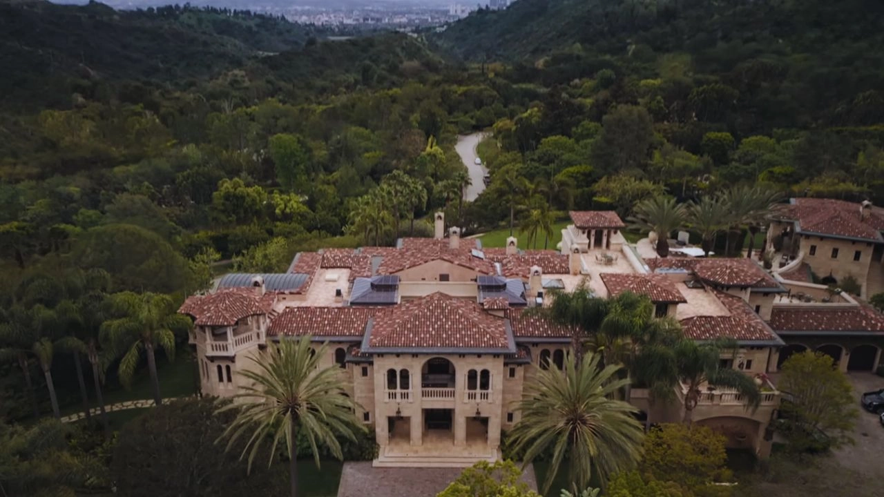 Eddie Murphy’s Private Home in Beverly Park, LA Featured in Being Eddie