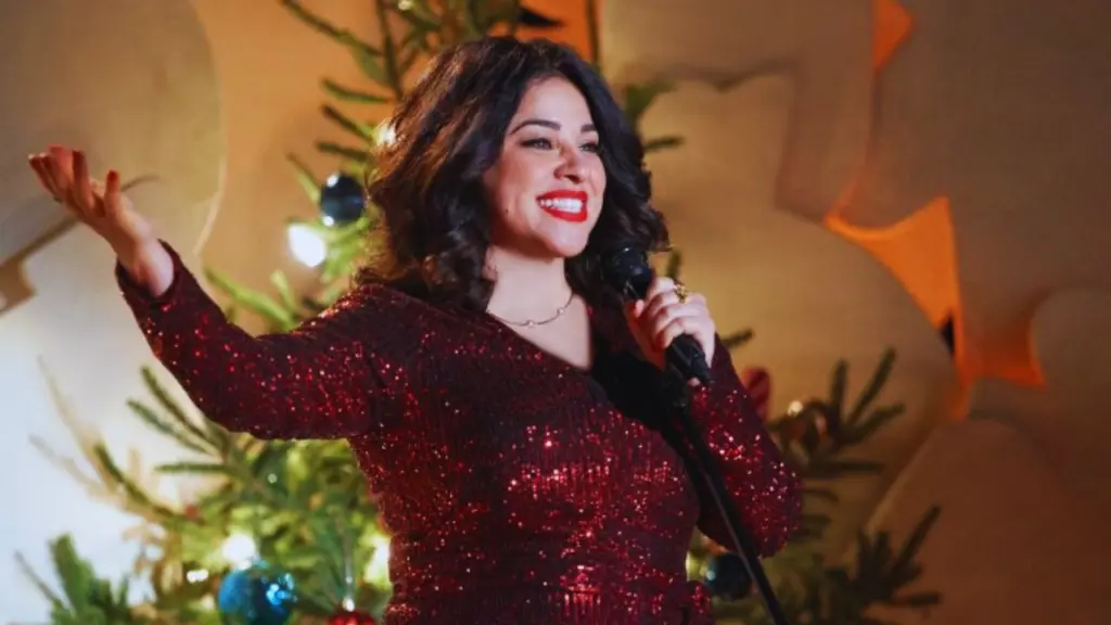 Noemi Gonzalez in Undercover Holiday (2022)