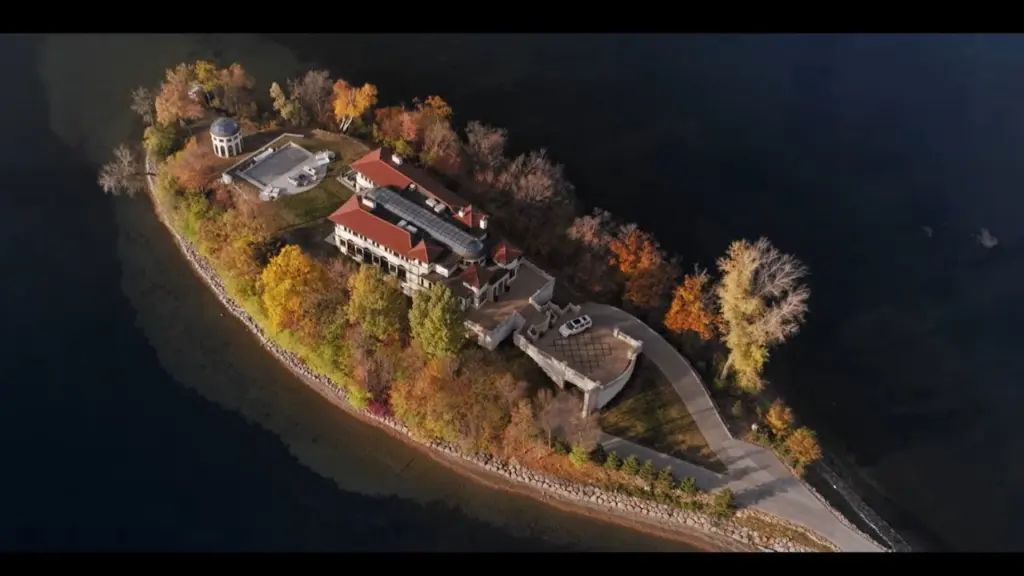 Blue Eyed Girl Filming Locations (2025) 5 Windermere Estate, Lake Minnetonka, Greenwood, Minnesota