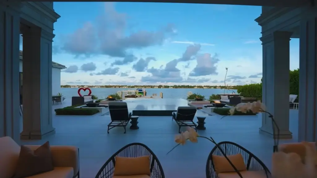 Members Only: Palm Beach Filming Locations (Netflix 2025) 9 Luxurious waterfront estate located at 2989 Spanish River Road in Boca Raton, Florida Featured in Members Only_ Palm Beach